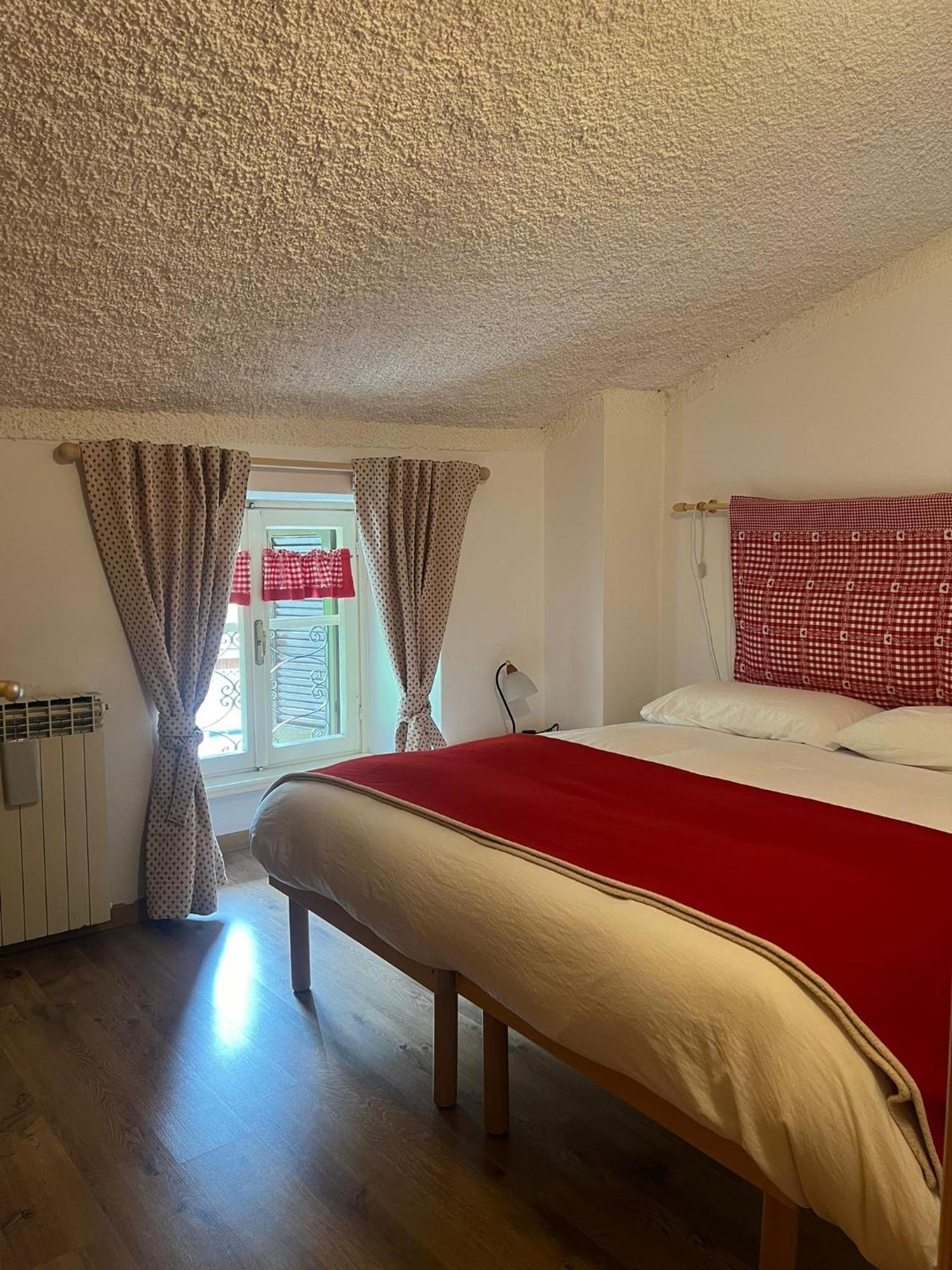 Apartament Mansarda Petronilla Piazzatorre Zewnętrze zdjęcie